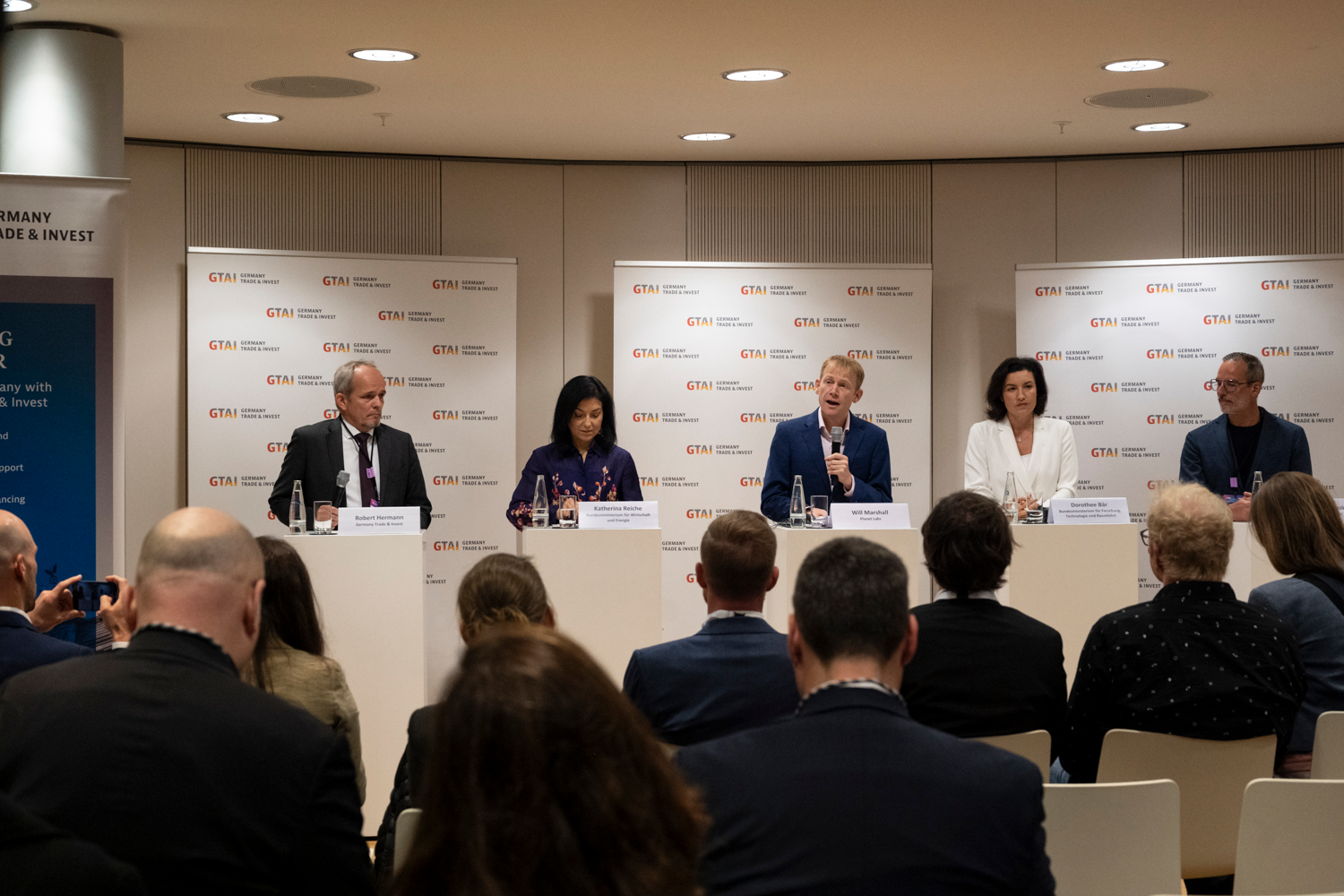 images/aktuelles/GTAI%20auf%20dem%20Weltraumkongress/PK_25.9.25_DSC_1644%20Kopie.webp#joomlaImage://local-images/aktuelles/GTAI auf dem Weltraumkongress/PK_25.9.25_DSC_1644 Kopie.webp?width=1500&height=1000